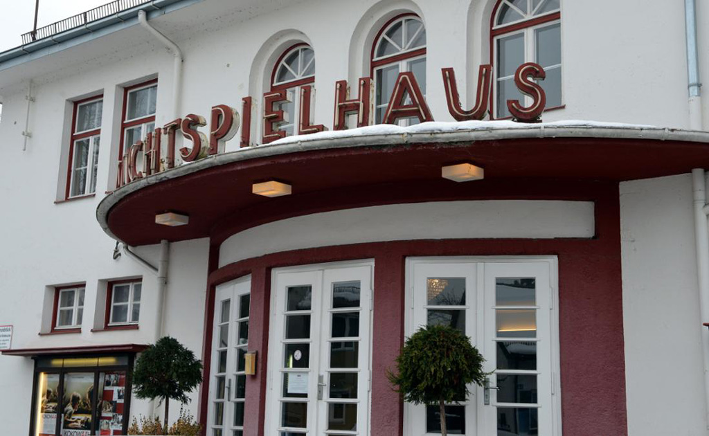 15_02_27_FFB-Merkur_190952784-eingang_kino-Qhef-x-1024