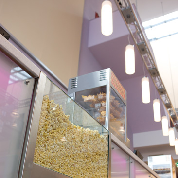 15_04_22-Cineplex_Memmingen_Popcorntheke