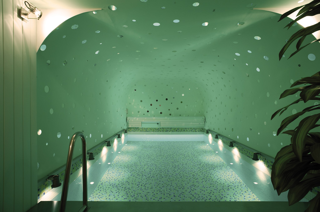 15_04_22_Privates_Schwimmbad_Trudering